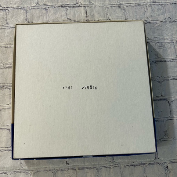 SPRINGBOX CANDY CLASSICS 1000 PC PUZZLE - Picture 2 of 4